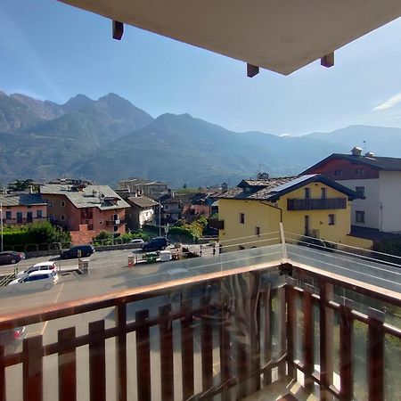 Appartamento Chentre En Ville - A 2 Passi Dal Centro - Parcheggio Gratuito - Cir-Vda-Aosta-0073 外观 照片